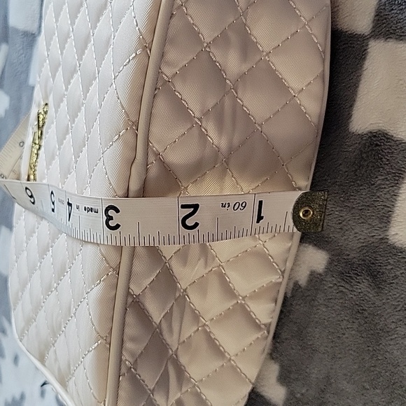 Tote & Carry NWT Beige White Quilted Nylon Crossbody Messenger Bag - Picture 15 of 15